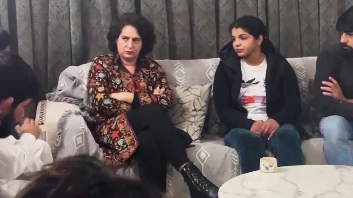 प्रियंका गांधी ने पहलवान साक्षी मलिक से की मुलाकात, न्याय की लड़ाई में समर्थन का दिया आश्वासन प्रियंका गांधी ने पहलवान साक्षी मलिक से की मुलाकात, न्याय की लड़ाई में समर्थन का दिया आश्वासन